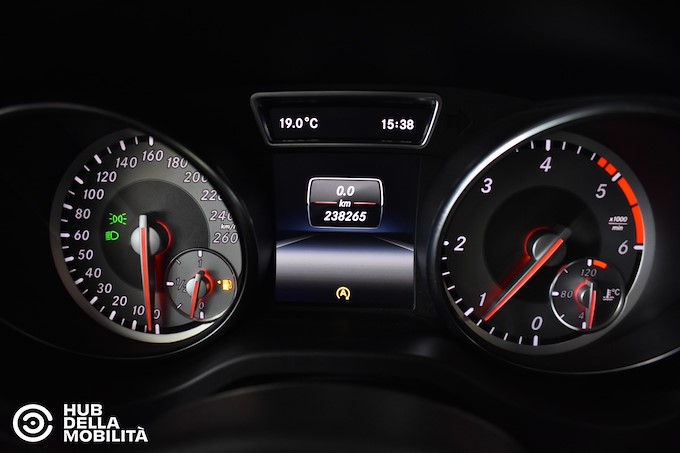 MERCEDES-BENZ GLA 180 CDI Sport